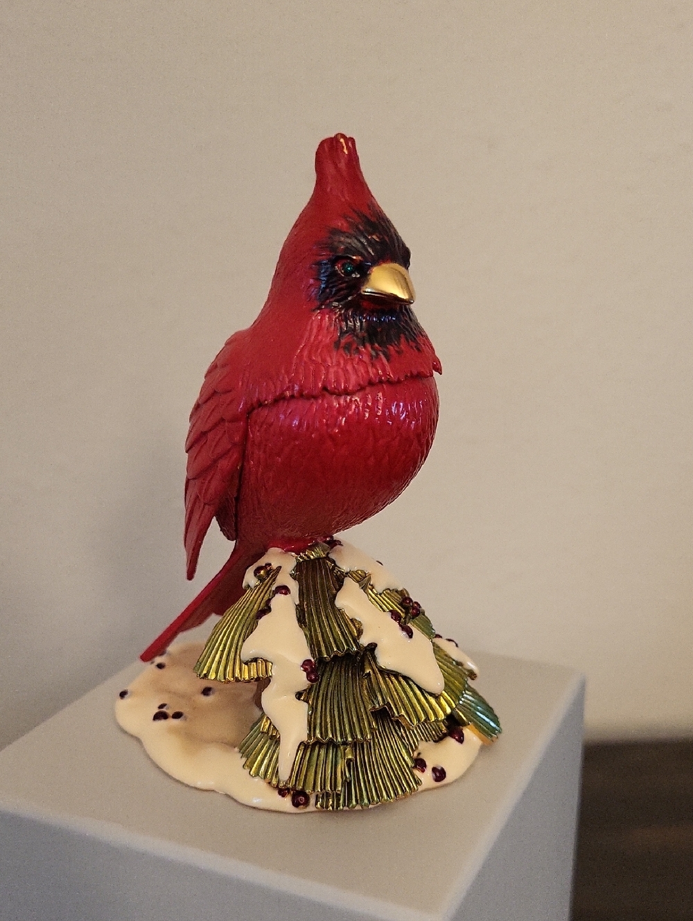 Retired Joan Rivers "Flights Of Fantasy" Cardinal Keepsake Trinket Box